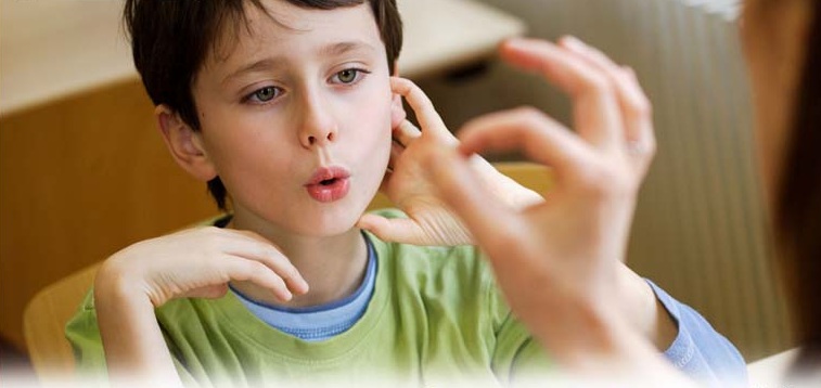 بررسی ارتباط حافظه روندی و دستور زبان در کودکان طبیعی فارسی زبان: یک مطالعه مقدماتی 
